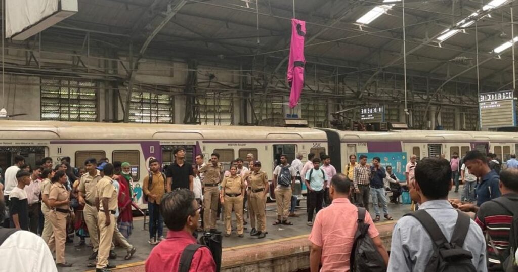 He did such a thing for his girlfriend that local trains stopped in Mumbai and there was chaos