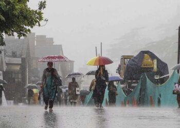Heavy rain in Himachal, 15 roads closed, IMD issues 'yellow' alert till July 28 - India TV Hindi