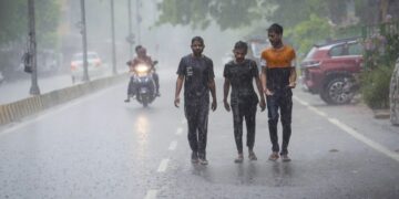Heavy rain warning in many states on August 1, landslide alert in Uttarakhand - India TV Hindi