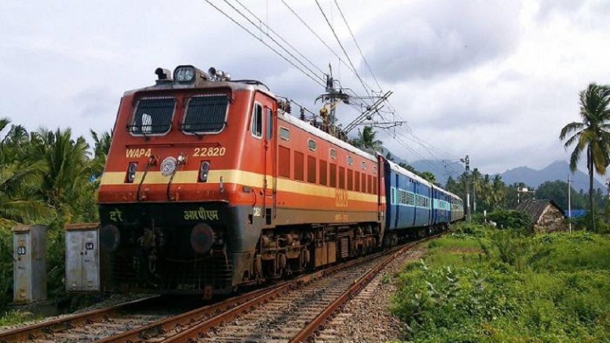 Indian Railways gave a big gift to Ganesh devotees, more than 200 special trains were run - India TV Hindi