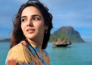 Jasmin Bhasin Video: As soon as her eyes got better, Jasmin Bhasin returned to the set, is shooting with this hero