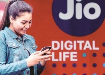 Jio launches three new cheap recharge plans, OTT apps will be available for free with unlimited calling and data - India TV Hindi