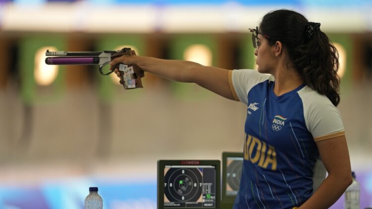 Manu Bhaker created history by winning bronze medal, first Indian woman to win Olympic medal in shooting - India TV Hindi