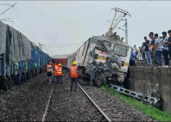 Reason Of Howrah-Mumbai Mail Accident: Mumbai-Howrah Mail met with an accident due to the negligence of railway staff!, Accident happened after colliding with a goods train which was already derailed, Here is the reason why Howrah Mumbai Mail derailed in Jharkhand