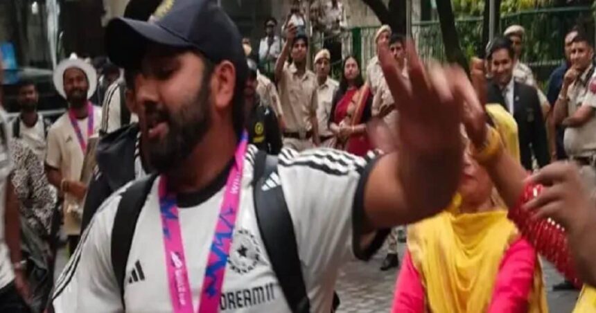 Rohit Sharma reached Delhi airport with Team India, danced a lot, watch the video