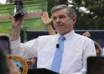 Roy Cooper will not become Harris's vice-presidential candidate, know the reason - India TV Hindi