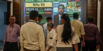 Stock market investors are losing Rs 60,000 crore every year, know what mistake they are making - India TV Hindi