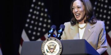 Vice President Kamala Harris's big statement- "Even though I am being considered weak, but... - India TV Hindi