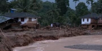 Wayanad Tragedy: Bodies are still being pulled out from the debris after the landslide in Wayanad, Kerala, so far the death of about 150 people has been confirmed, Landslide in Wayanad Kerala kills at least 150 people, CM Pinarayi Vijayan asks for monetary help