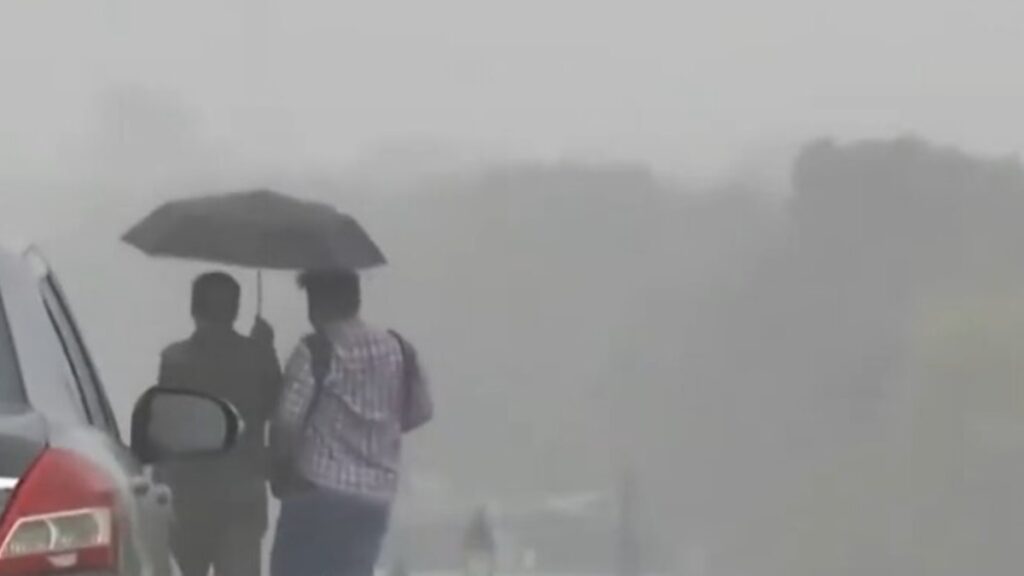 Weather takes a turn in Delhi-NCR, IMD issues heavy rain warning, know what will be the weather condition in the next 24 hours?