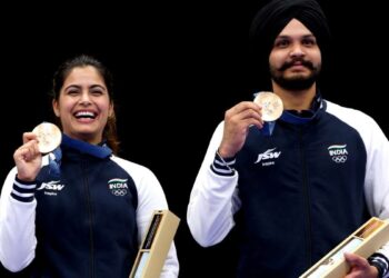 What else did Manu-Sarabjot get apart from bronze medal after winning Paris Olympics? - India TV Hindi