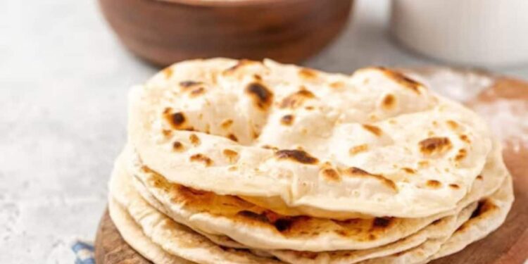 Which is more beneficial, fresh roti or stale roti, and know the right time and way to eat it
