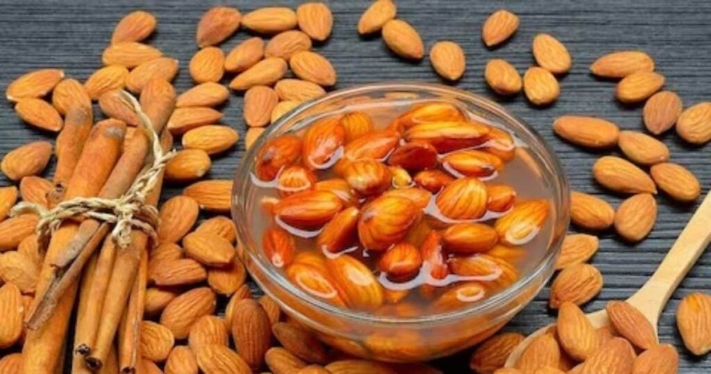 Which is more beneficial, to eat almonds soaked in water overnight or without soaking, know the right way to eat it