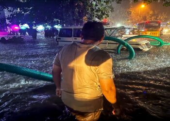 Delhi Rains: 10 flights landing at Delhi airport diverted due to heavy rain - India TV Hindi