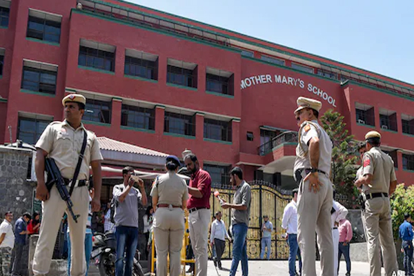 12th class student sent threatening emails to 23 schools in Delhi