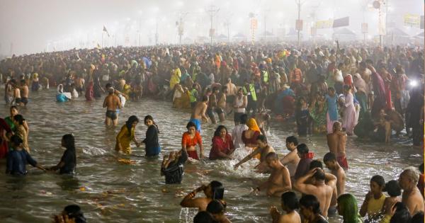 Paush Purnima 2025: Great faith in weather, lakhs of devotees take a dip on Paush Purnima