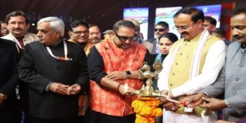 Mahakumbh 2025: Shankar Mahadevan created a stir with the song "Chalo Kumbh Chale" in Ganga Pandal.