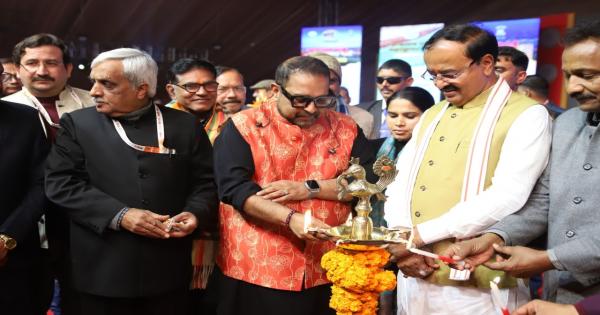 Mahakumbh 2025: Shankar Mahadevan created a stir with the song "Chalo Kumbh Chale" in Ganga Pandal.