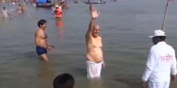 Defense Minister Rajnath Singh took a dip of faith in the holy Sangam