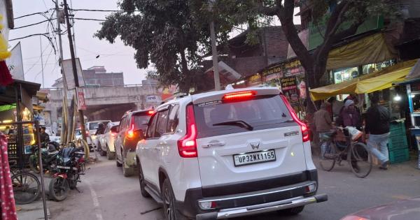 Ayodhya News: Crowd of devotees growing in Ramnagari, Prayagraj's vehicles passing through in-these routes, hours