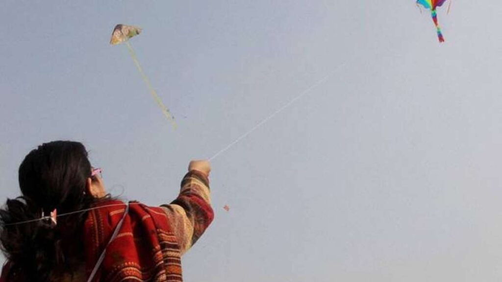 4 people died due to throat slit by kite string in Gujarat, including a 4 year old child - India TV Hindi