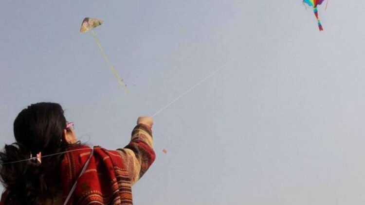 4 people died due to throat slit by kite string in Gujarat, including a 4 year old child - India TV Hindi