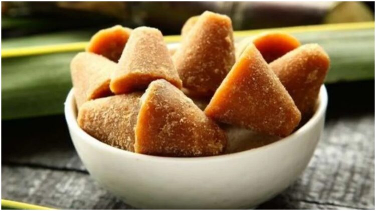 A piece of jaggery can cure many diseases, at what time is it more beneficial to eat it? - India TV Hindi