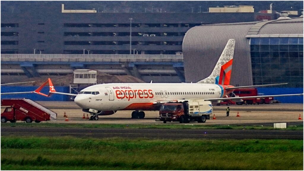 ATC got alert to having aircraft hijack, there was a stir, then the pilot told the whole story - India tv