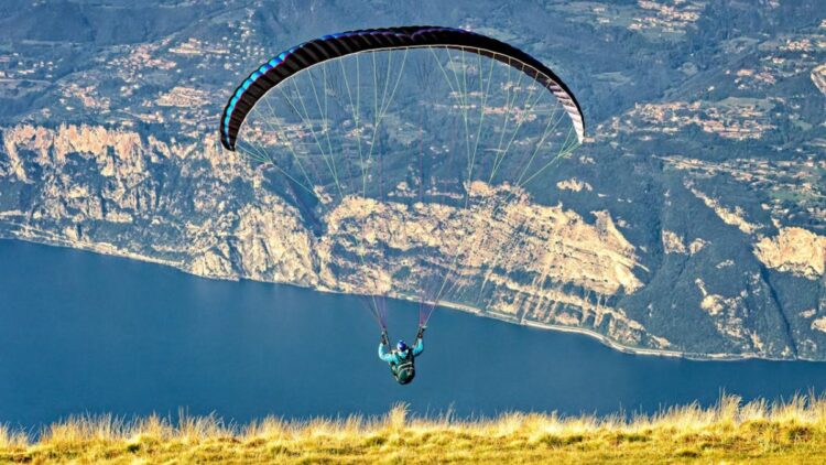 Accident during paragliding in Goa, female tourist and pilot died - India TV Hindi