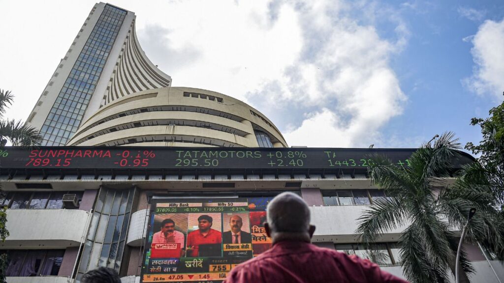 After 3 days of relief, deep wound again, Sensex fell 423 and Nifty 109 points - India TV Hindi