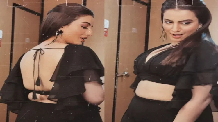 Akshara Singh flaunts her curves wearing a backless blouse, shows her beauty, blows the senses early in the morning