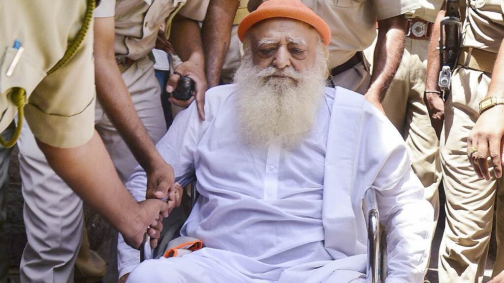 Asaram got bail on medical grounds. असराम| Asaram Bapu Asaram Family Who is Asaram? Asaram Bapu Story| Bail to Asaram Bapu. Asaram Family Tree Rape Convict Asaram Newstrack | Asaram Family: Asaram and son Narayan Sai are guilty of rape, wife and daughter are accomplices of the crime, the entire family will remain in jail. News Track in Hindi