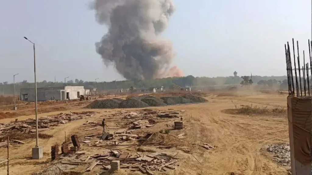 Blast In Ordnance Factory: Blast in Ordnance Factory of Bhandara, Maharashtra, 5 people died, relief and rescue operations continue, CM took cognizance Blast in Ordnance Factory of Bhandara, Maharashtra, 5 people died, relief and rescue operations continue.