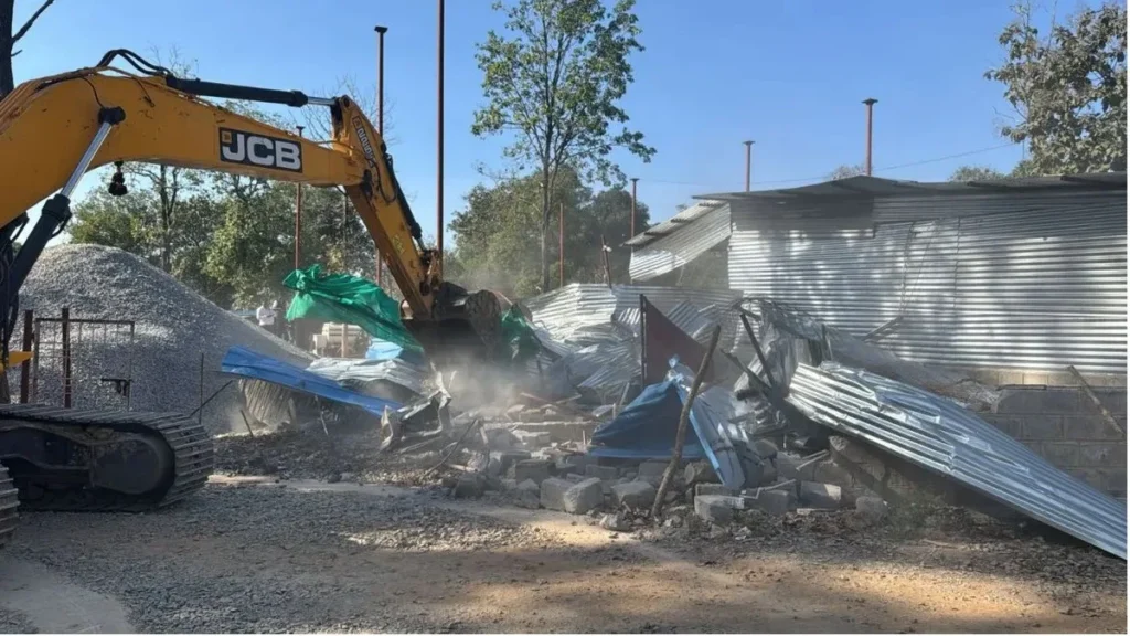 Bulldozer action on contractor's site accused of journalist Mukesh Chandrakar murder: Bulldozer action on illegal site of contractor accused of murder of journalist Mukesh Chandrakar