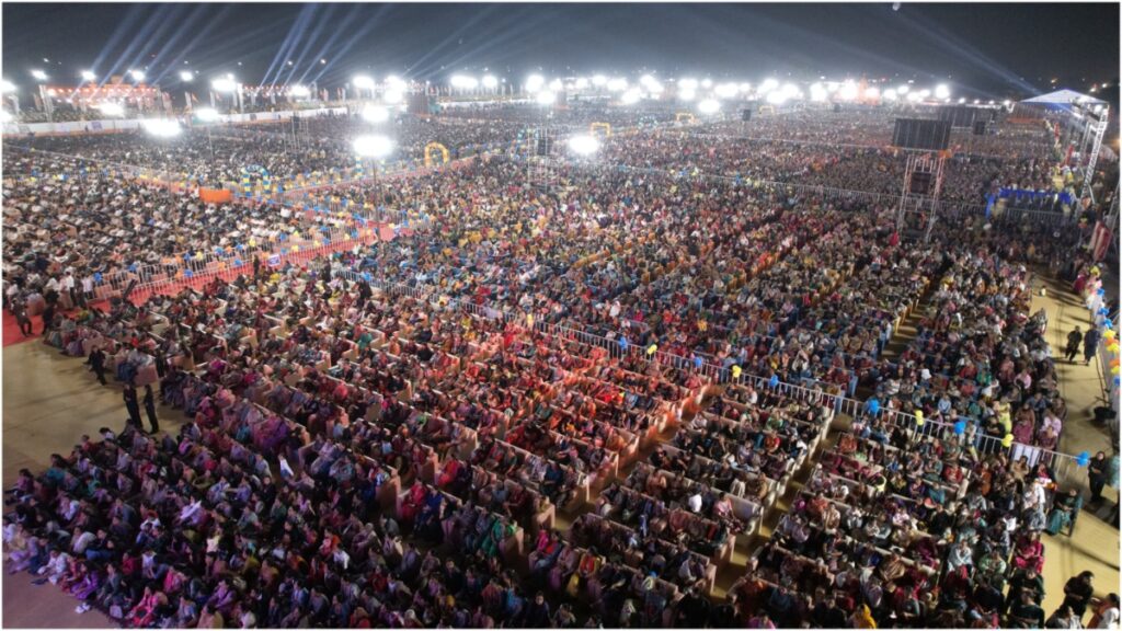 Celebration of Sanatanis in New Year, 1 lakh people recited Hanuman Chalisa together - India TV Hindi