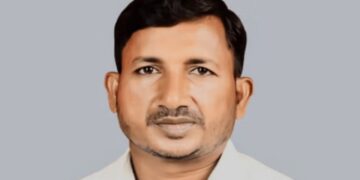 Chandrashekhar Azad made Suraj Chaudhary the candidate in Milkipur by-election. Milkipur By Election| Milkipur By Election 2025 Milkipur Election Azad Samaj Party Azad Samaj Party Candidate Santosh Kumar. Milkipur By Poll| Milkipur By Election Update in Hindi| Newstrack | Milkipur By Election: Who is Santosh Kumar alias Suraj Chaudhary, whom Azad Samaj Party made the candidate from Milkipur seat. News Track in Hindi