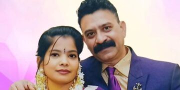 Couple commits suicide wearing wedding dress on anniversary. Nagpur News| Maharashtra News| couple| Couple Committed Suicide. Nagpur News in Hindi Wedding Anniversary Nagpur Suicide Case Newstrack | Couple committed suicide wearing wedding dress on 26th anniversary, but left a suspense. News Track in Hindi