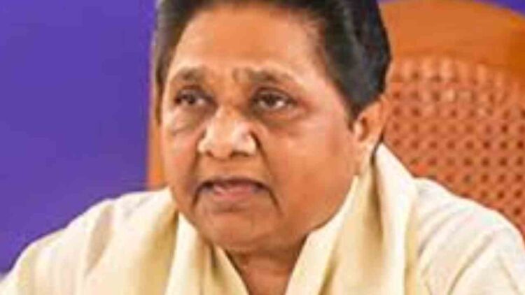 Delhi Assembly Elections 2025 Today News Mayawati Attacks on BJP Congress and AAP Candidates Fight for Win | Delhi Assembly Elections 2025: Mayawati's sharp attack on BJP, Congress and AAP, party candidates should contest Delhi assembly elections with full enthusiasm. News Track in Hindi
