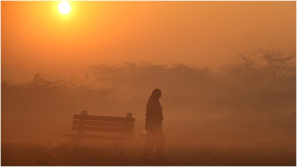 Dense fog and rain likely in Delhi, cold is going to increase further - India TV Hindi