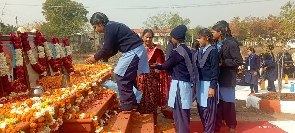 Disabled children paid tribute to Karmayodha late Ladha on his death anniversary with Kartal sound.