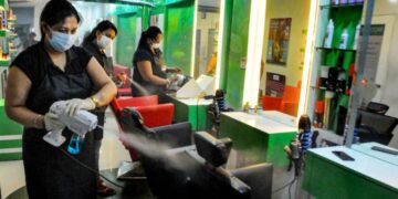 Dozens of people entered the massage parlor, assaulted the employees - India tv hindi