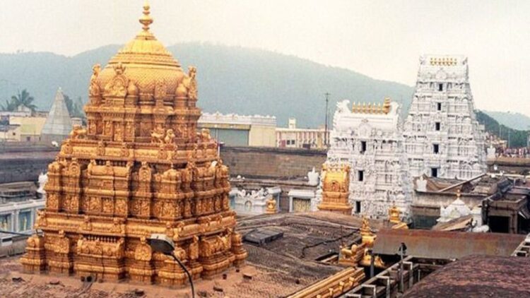 Fire breaks out in Tirupati temple, chaos among devotees, administration engaged in relief work - India TV Hindi