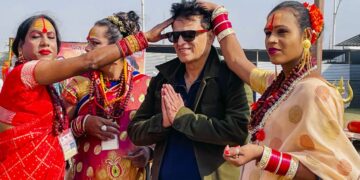 First Mahakumbh of Kinnar Akhara in Prayagraj, devotees gathered for 1 rupee coin - India TV Hindi