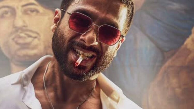 First poster of 'Deva' released, Shahid Kapoor seen in killer look, heart beats of fans increased - India TV Hindi