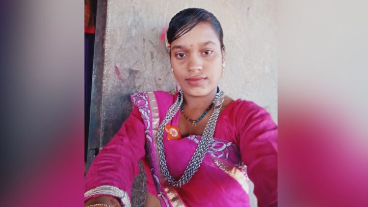Girl falls into 500 feet deep borewell in Bhuj, rescue operation underway - India TV Hindi