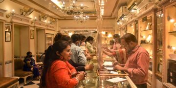 Gold became more expensive, then went towards Rs 80,000, know what was the price per 10 grams today - India TV Hindi