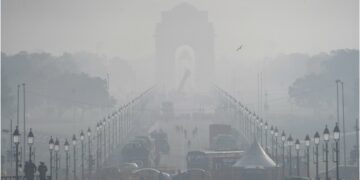 Heavy fog in Delhi, visibility less than 10 meters, it may rain at night - India TV Hindi