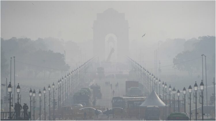 Heavy fog in Delhi, visibility less than 10 meters, it may rain at night - India TV Hindi