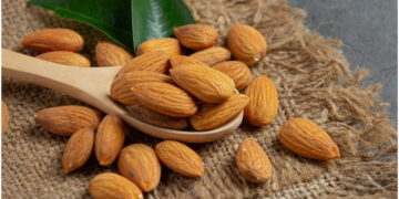 How many almonds should one eat in a day, at what time is eating more beneficial for health? - India TV Hindi