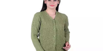 If you want to look stylish by wearing a cardigan in the harsh cold, then this option is the best.
